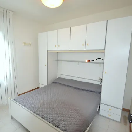 Coastal Escape Flat With Common Pool Апартаменты Бибионе