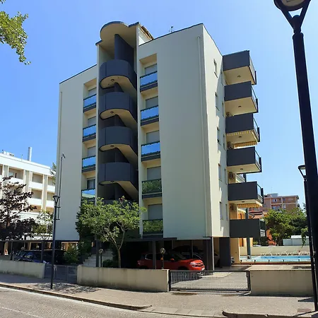 Coastal Escape Flat With Common Pool 아파트 *
