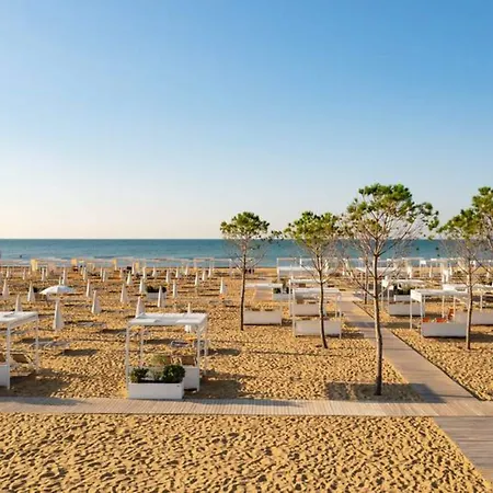 아파트 Coastal Escape Flat With Common Pool