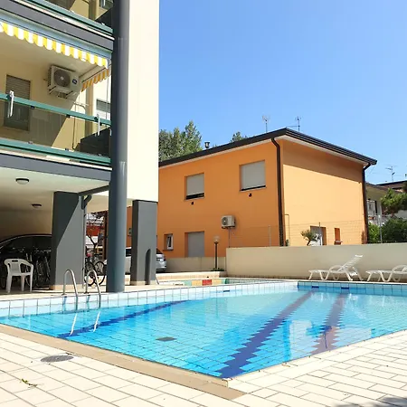 Апартаменты Coastal Escape Flat With Common Pool *