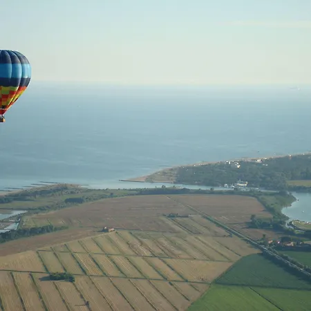 Coastal Escape Flat With Common Pool شقة