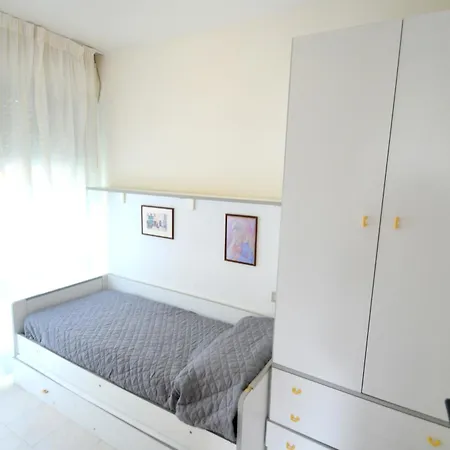 Coastal Escape Flat With Common Pool