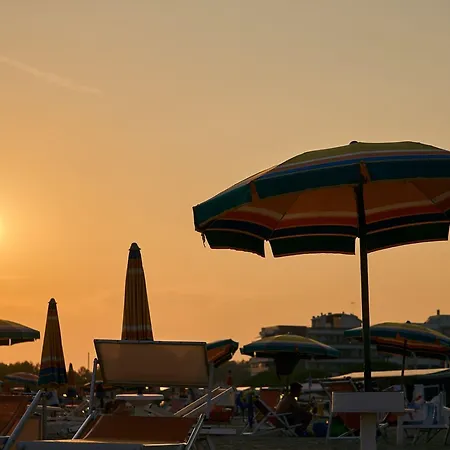 Coastal Escape Flat With Common Pool Appartamento Bibione